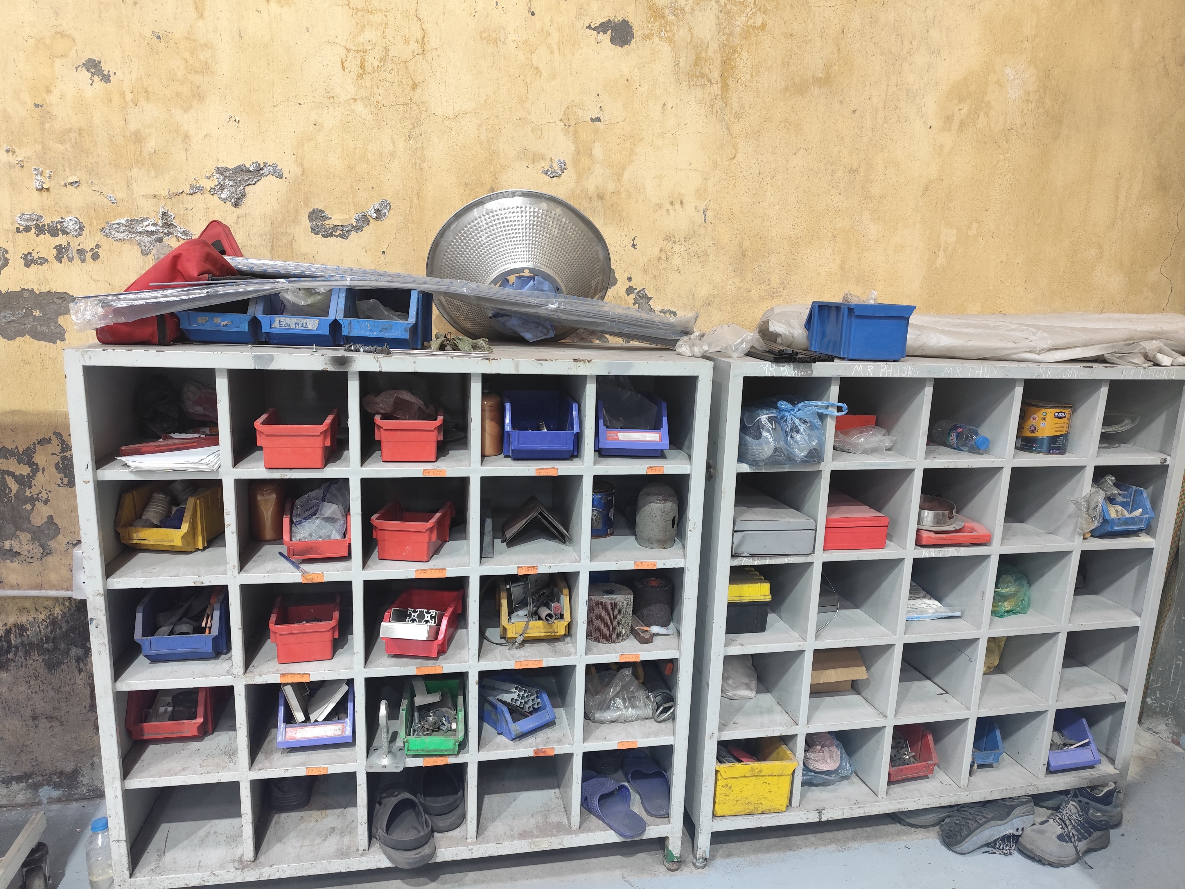 Tool shelf.jpg